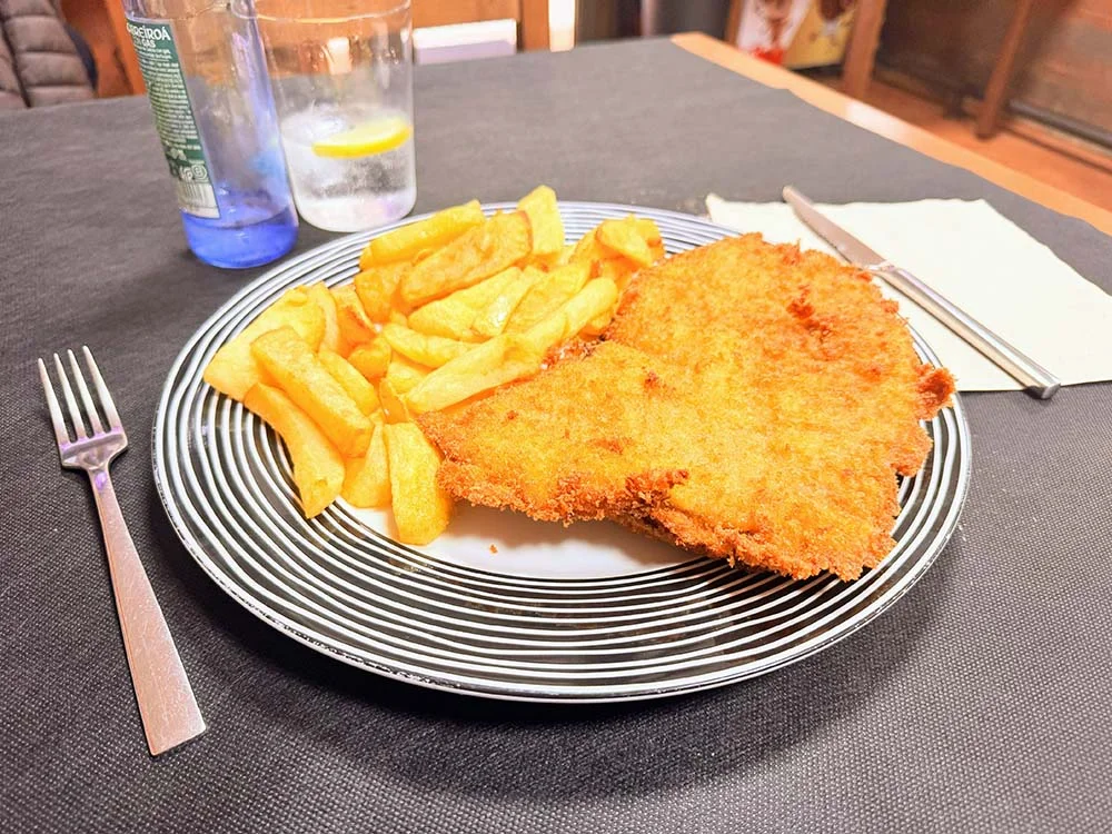 Cachopo de ternera con cecina y queso de los Beyos